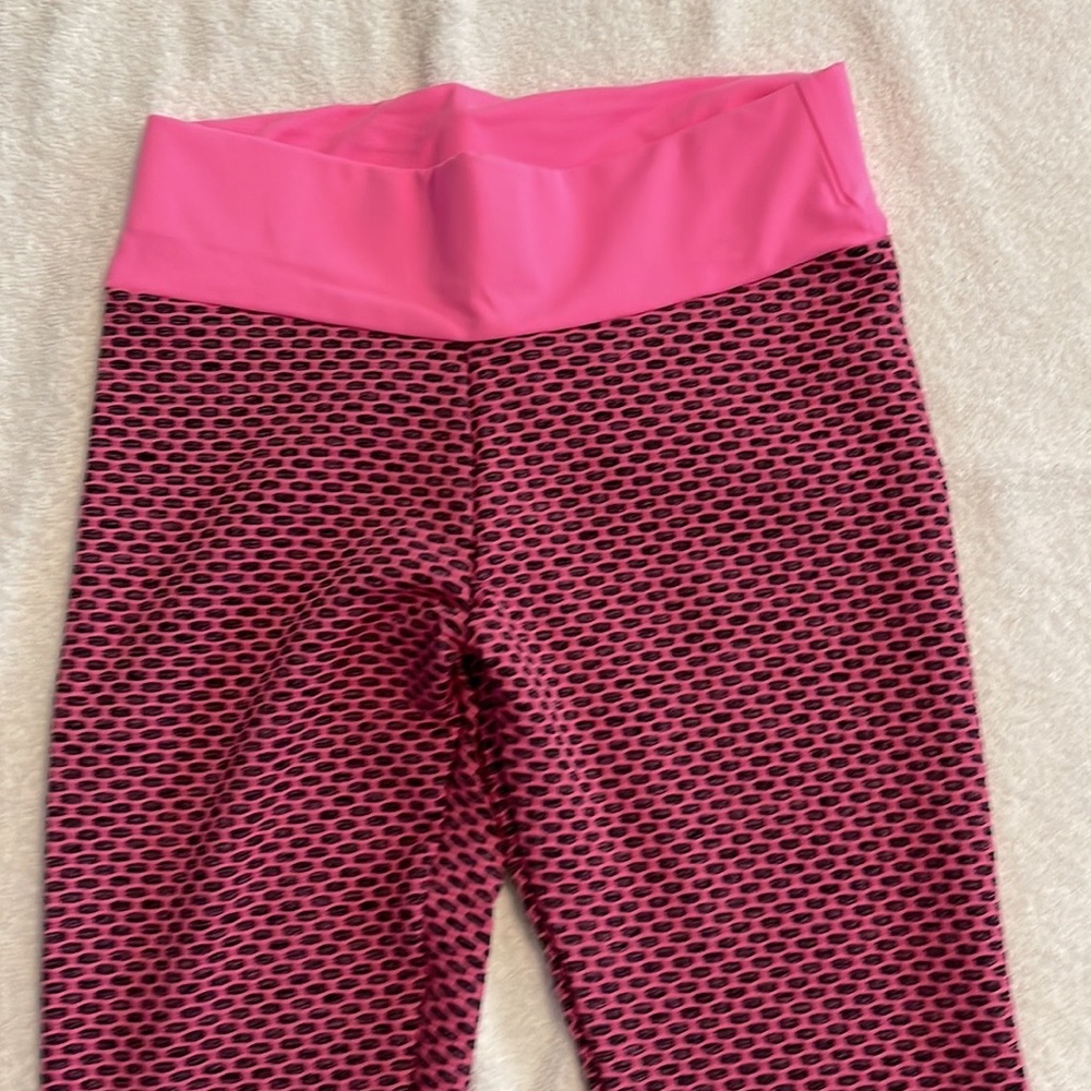 Polyester new tags leggings pink& black women pre-owned